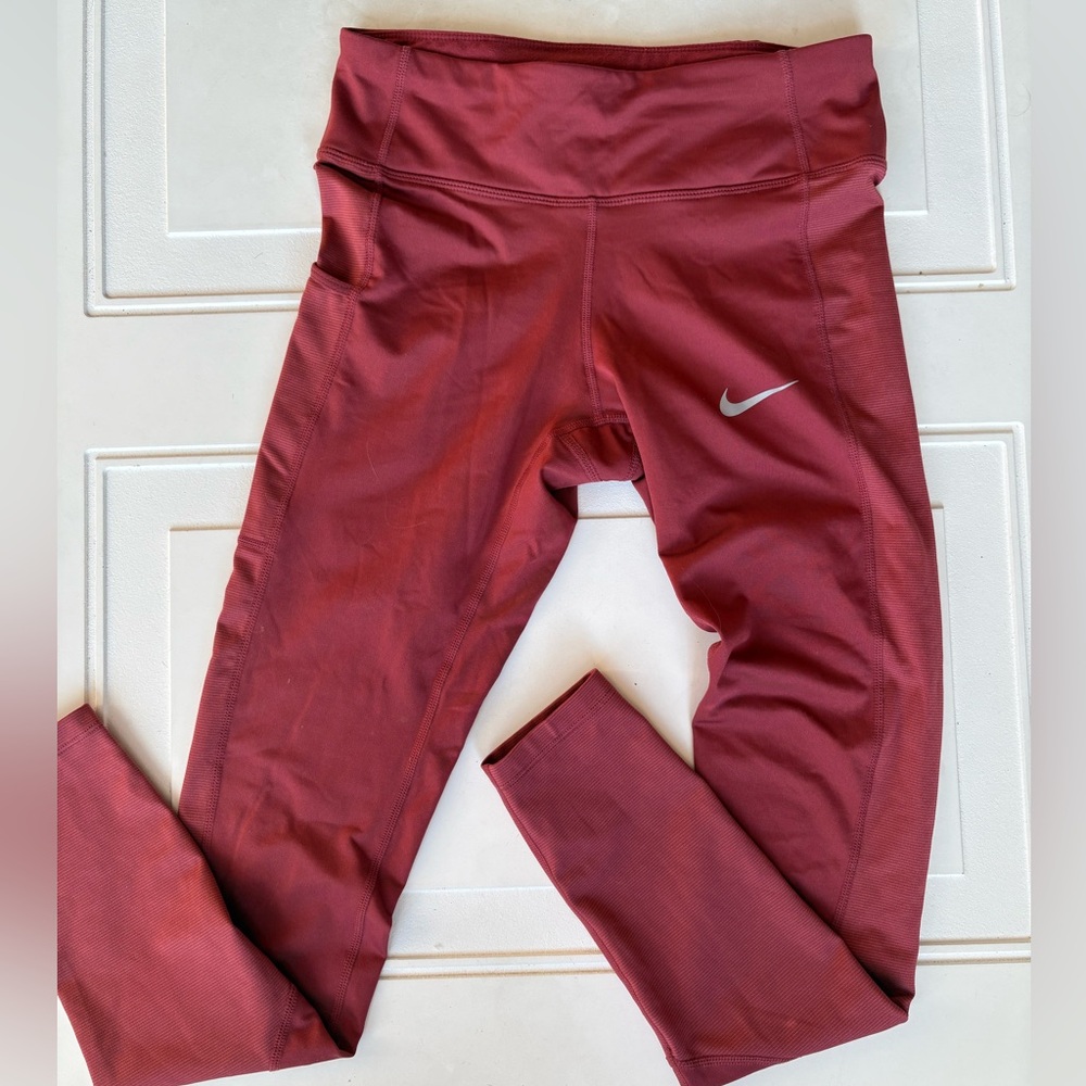 Nike‎ Dri-Fit Women’s 7/8” Leggings Size Small
